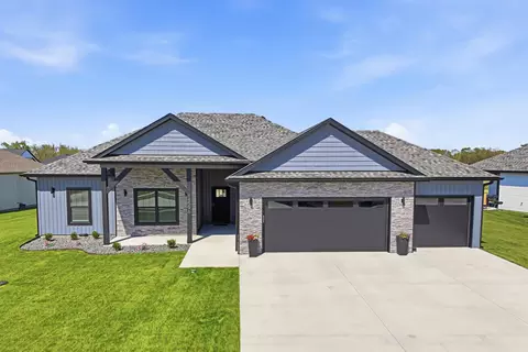 14596 Mettler Dr, Hallsville, MO 65255