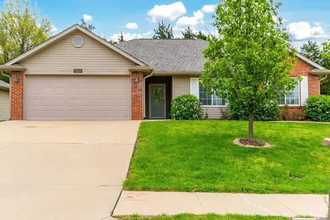 3004 Woods Crossing Dr, Columbia, MO 65202