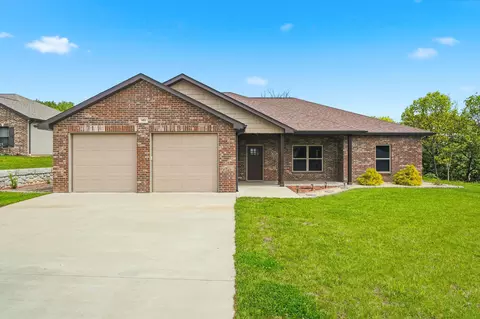 Exterior - 951 Cochise Dr, Holts Summit, MO 65043 photo 2 of 6