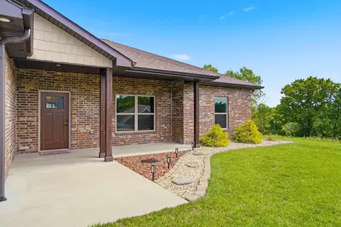 Exterior - 951 Cochise Dr, Holts Summit, MO 65043 photo 3 of 6