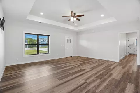 Living - 951 Cochise Dr, Holts Summit, MO 65043 photo 3 of 6