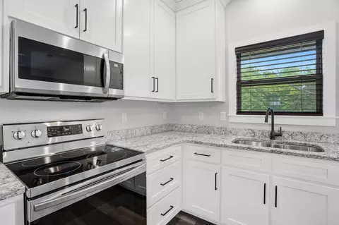 Kitchen - 951 Cochise Dr, Holts Summit, MO 65043 photo 3 of 3