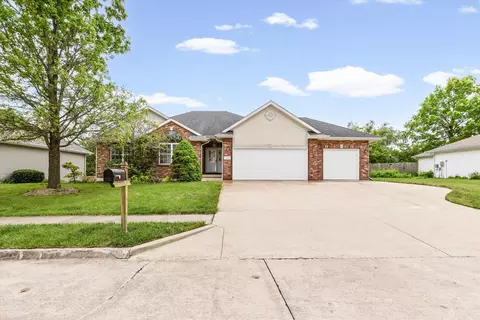 4200 Cedar Crest Ln, Columbia, MO 65203