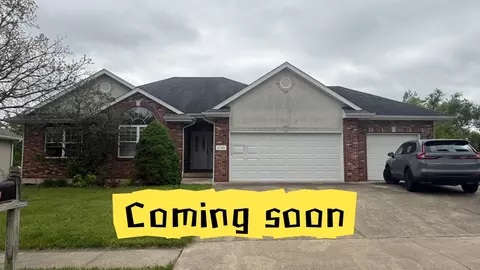 4200 Cedar Crest Ln, Columbia, MO 65203