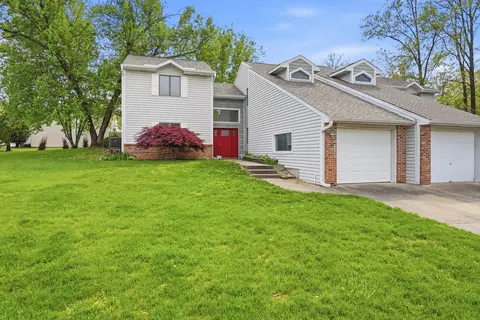 208 Briarcrest Ct, Columbia, MO 65203
