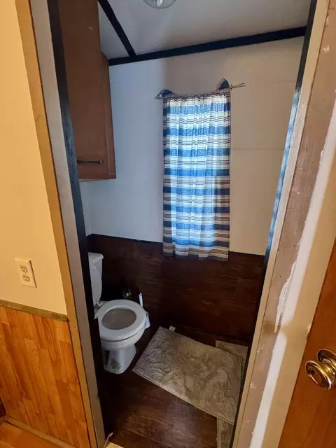 Bath - 100 Burton St, Higbee, MO 65257 photo 5 of 5