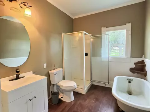 Bath - 408 Vassar St, Bunceton, MO 65237 photo 1 of 2