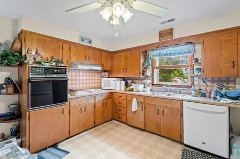 Kitchen - 15160 State Route D, Mexico, MO 65265 photo 1 of 3