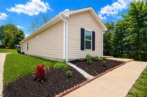 Exterior - 706 Bluff St, Fulton, MO 65251 photo 4 of 5