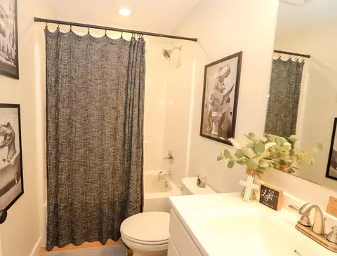 Bath - 706 Bluff St, Fulton, MO 65251 photo 4 of 4