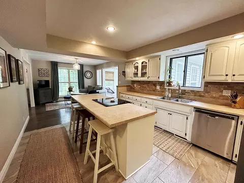 Kitchen - 4900 Eagle Ridge Rd, Columbia, MO 65201 photo 3 of 5