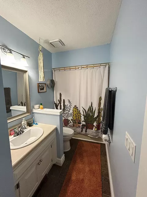 Bath - 4900 Eagle Ridge Rd, Columbia, MO 65201 photo 2 of 2