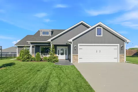 6605 Gail Ct, Hallsville, MO 65255