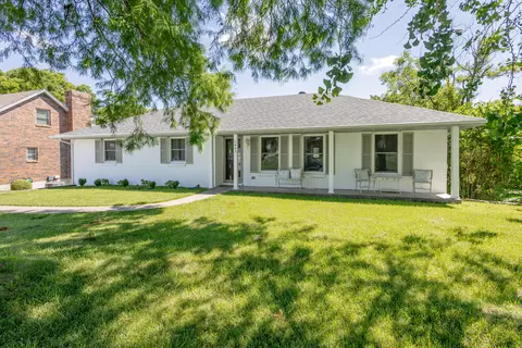 1443 Satinwood Dr, Jefferson City, MO 65109