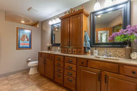 Bath - 1 Stone Ave, Moberly, MO 65270 photo 1 of 4