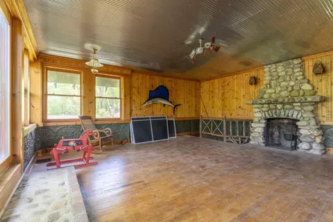 Living - 1 Stone Ave, Moberly, MO 65270 photo 2 of 2
