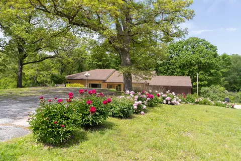 Exterior - 1 Stone Ave, Moberly, MO 65270 photo 8 of 10