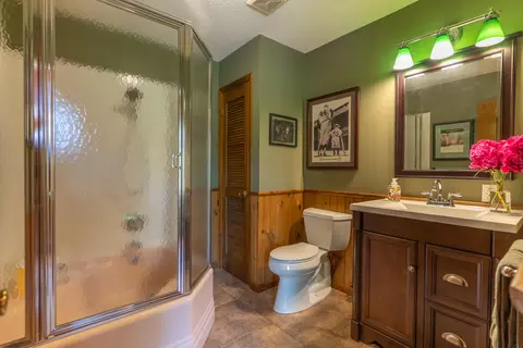 Bath - 1 Stone Ave, Moberly, MO 65270 photo 4 of 4