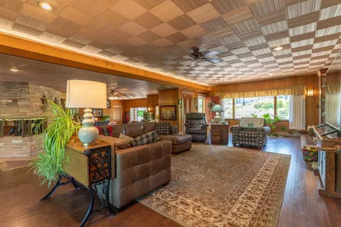 Living - 1 Stone Ave, Moberly, MO 65270 photo 1 of 3