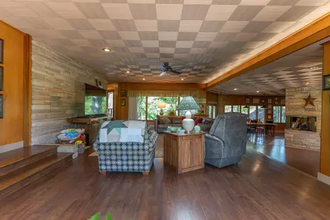 Living - 1 Stone Ave, Moberly, MO 65270 photo 1 of 2