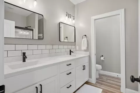 Bath - 16 Larrys Ln, Cairo, MO 65239 photo 1 of 2