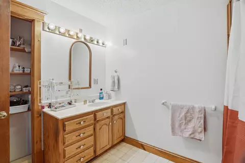 Bath - 702 High St, Arrow Rock, MO 65320 photo 3 of 4