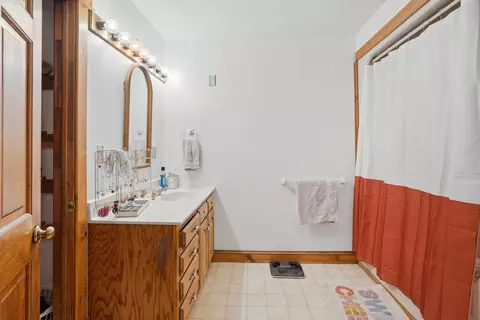 Bath - 702 High St, Arrow Rock, MO 65320 photo 1 of 4