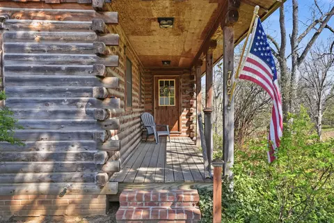 Exterior - 702 High St, Arrow Rock, MO 65320 photo 5 of 13