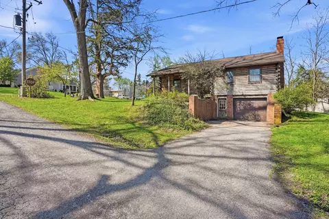 Exterior - 702 High St, Arrow Rock, MO 65320 photo 2 of 13