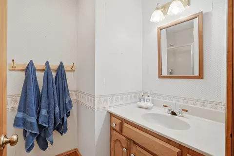 Bath - 702 High St, Arrow Rock, MO 65320 photo 2 of 4