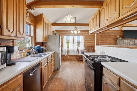 Kitchen - 702 High St, Arrow Rock, MO 65320 photo 5 of 6