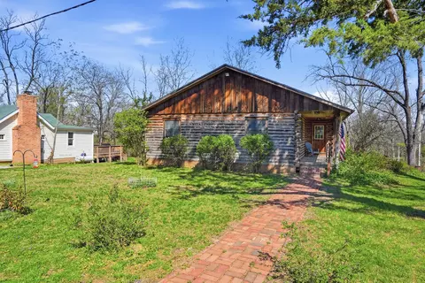 Exterior - 702 High St, Arrow Rock, MO 65320 photo 4 of 13