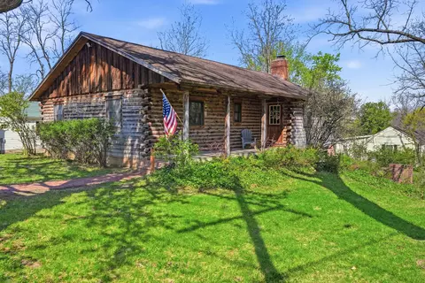 Exterior - 702 High St, Arrow Rock, MO 65320 photo 3 of 13