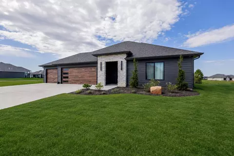 1021 Spyglass Ct, Columbia, MO 65201