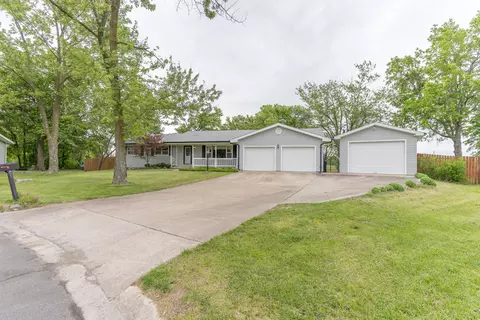 1900 Eastbrook Cir, Moberly, MO 65270
