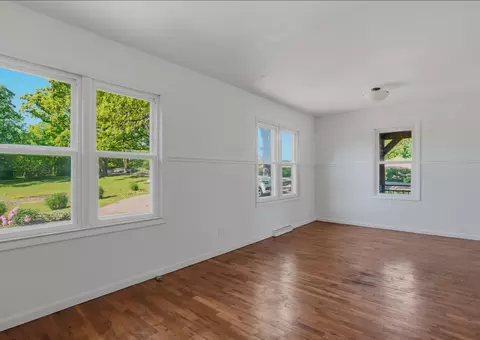 Living - 1806 S Aurora St, Eldon, MO 65026 photo 1 of 3