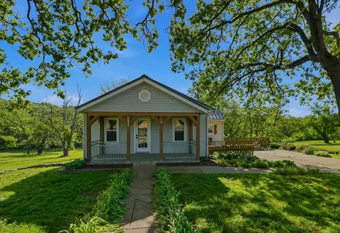 Exterior - 1806 S Aurora St, Eldon, MO 65026 photo 4 of 6