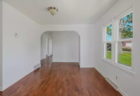 Living - 1806 S Aurora St, Eldon, MO 65026 photo 3 of 3