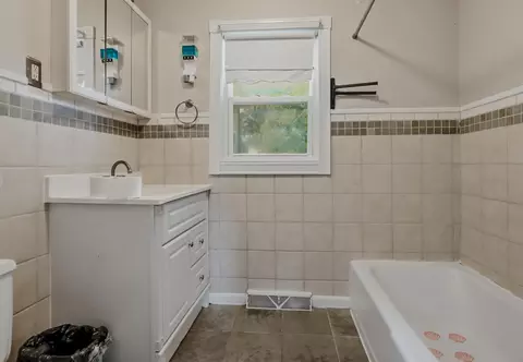 Bath - 1806 S Aurora St, Eldon, MO 65026 photo 1 of 2