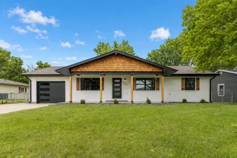 757 Meadowbrook Cir, Moberly, MO 65270