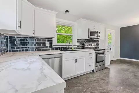 Kitchen - 1001 Chippewa Dr, Fulton, MO 65251 photo 1 of 3