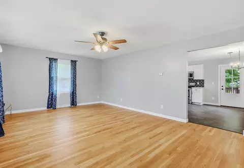 Living - 1001 Chippewa Dr, Fulton, MO 65251 photo 2 of 2