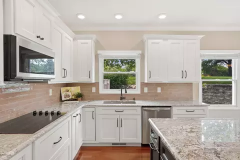 Kitchen - 1901 Bluff Pointe Dr, Columbia, MO 65201 photo 5 of 7