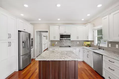 Kitchen - 1901 Bluff Pointe Dr, Columbia, MO 65201 photo 2 of 7