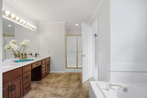 Bath - 1901 Bluff Pointe Dr, Columbia, MO 65201 photo 1 of 5
