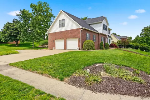 Exterior - 1901 Bluff Pointe Dr, Columbia, MO 65201 photo 4 of 8