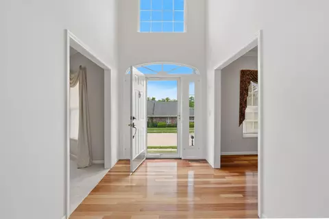 Entry Way - 1901 Bluff Pointe Dr, Columbia, MO 65201 photo 1 of 7