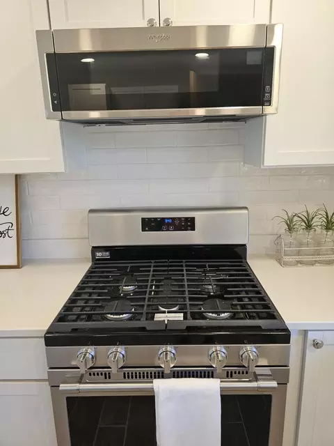 Kitchen - 910 E Saint Eunice Rd, Fulton, MO 65251 photo 9 of 10