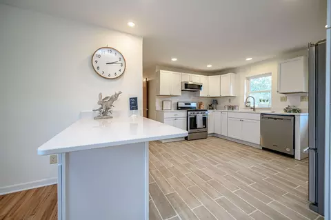 Kitchen - 910 E Saint Eunice Rd, Fulton, MO 65251 photo 7 of 10