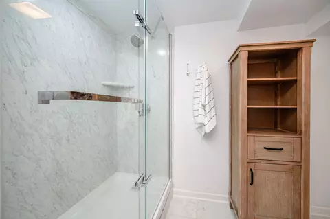 Bath - 910 E Saint Eunice Rd, Fulton, MO 65251 photo 3 of 4